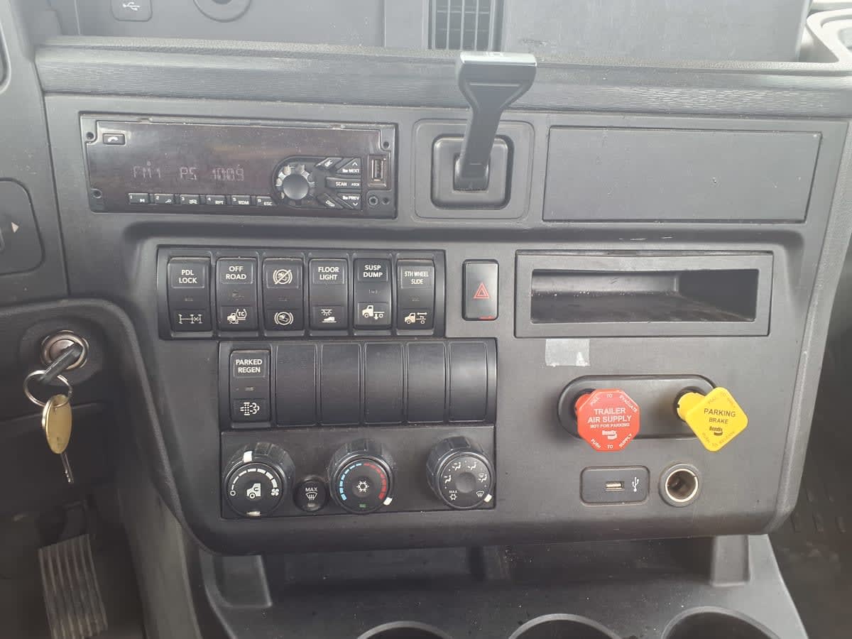 2019 International - image 12