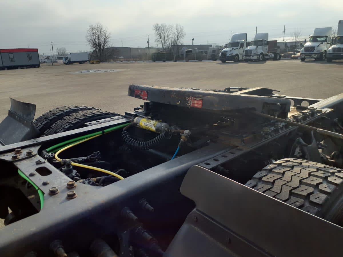 2019 Navistar International LT625 DAYCAB T/A 812117