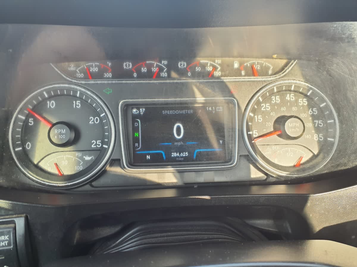 2019 Navistar International LT625 DAYCAB T/A 812117