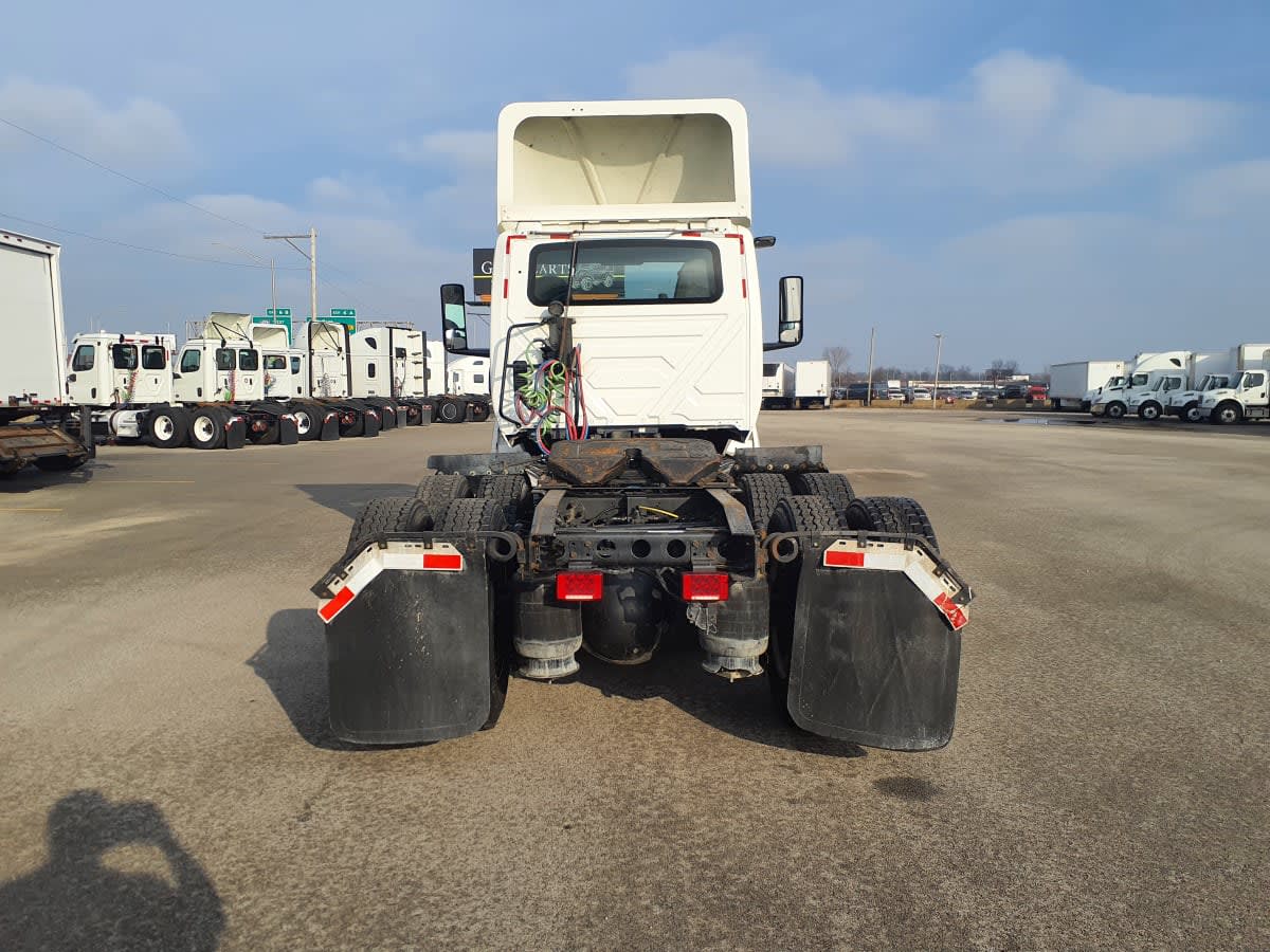 2019 Navistar International LT625 DAYCAB T/A 812117