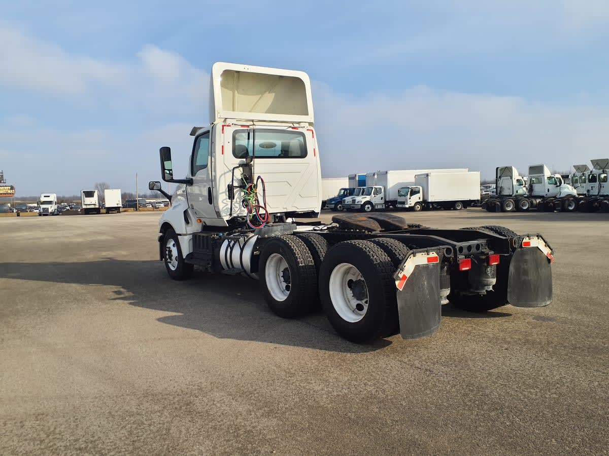 2019 Navistar International LT625 DAYCAB T/A 812117