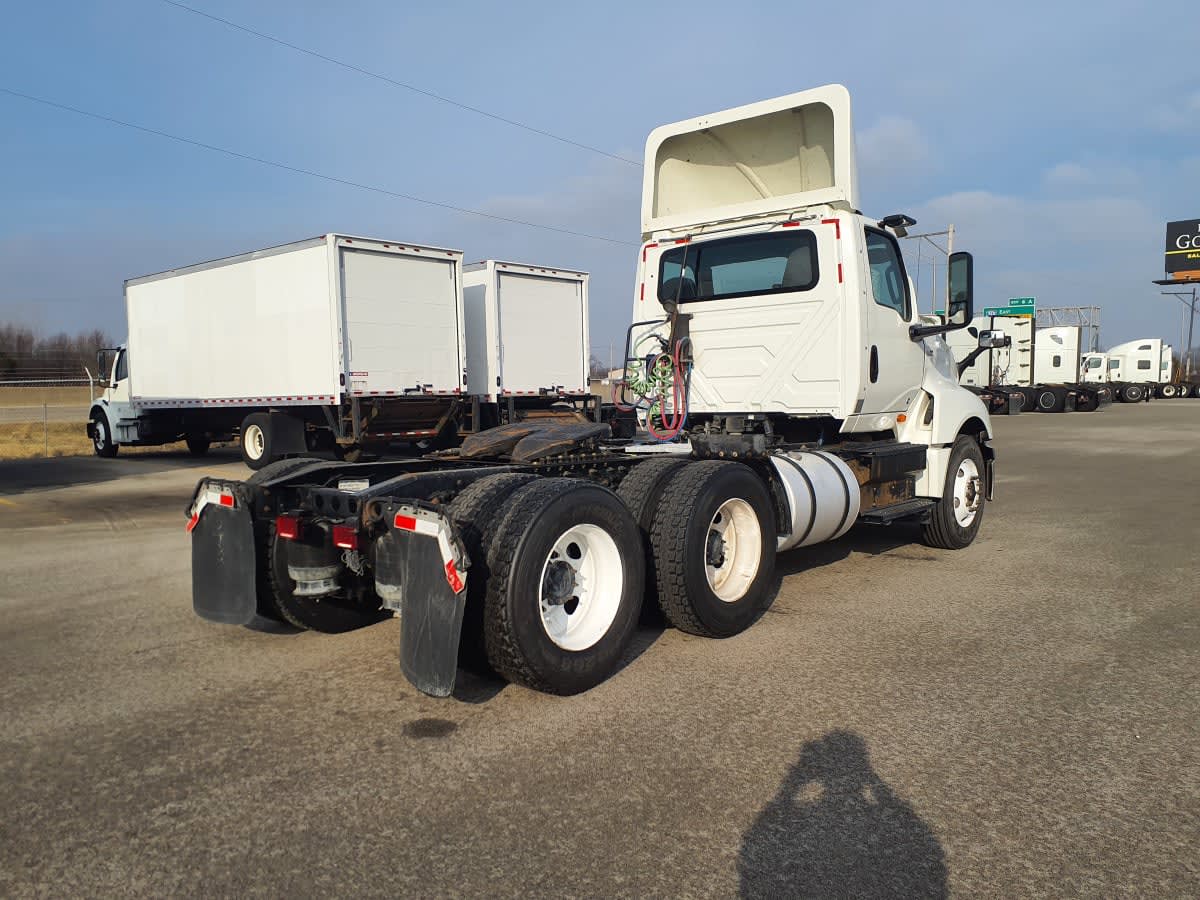 2019 Navistar International LT625 DAYCAB T/A 812117