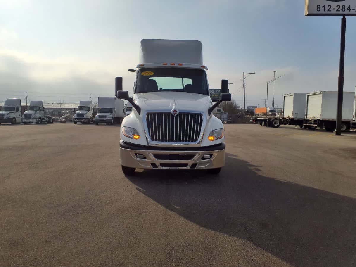 2019 Navistar International LT625 DAYCAB T/A 812117