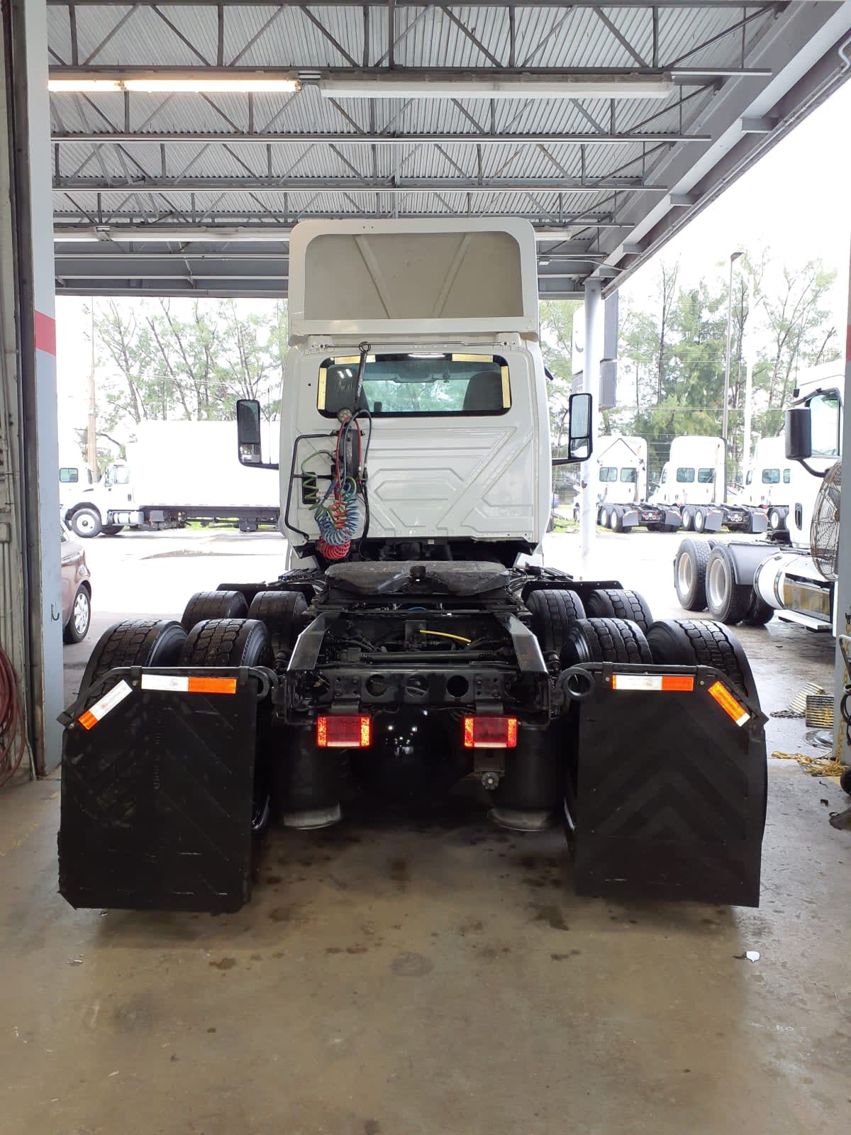2019 Navistar International LT625 DAYCAB T/A 812119