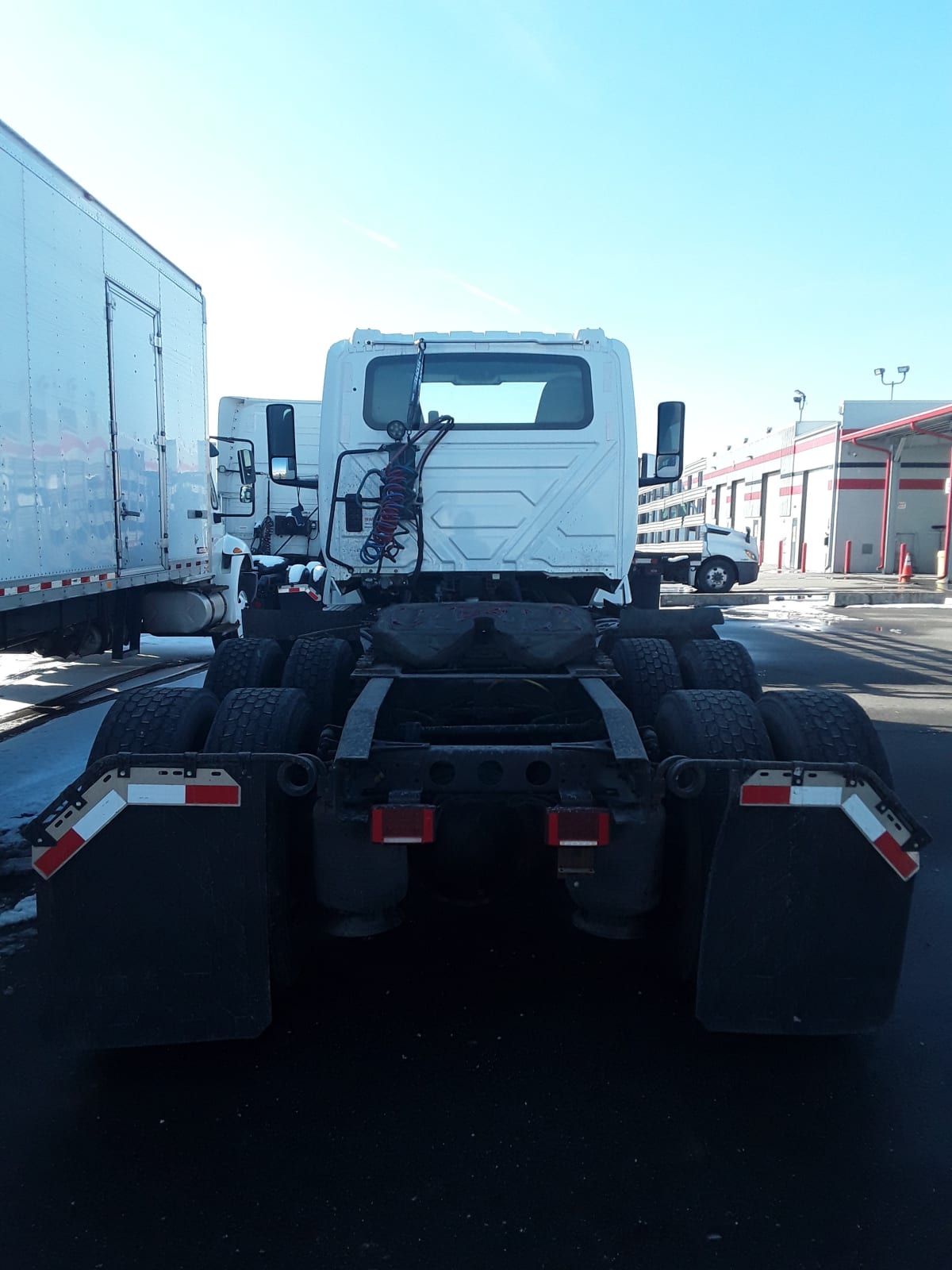 2019 International - image 5