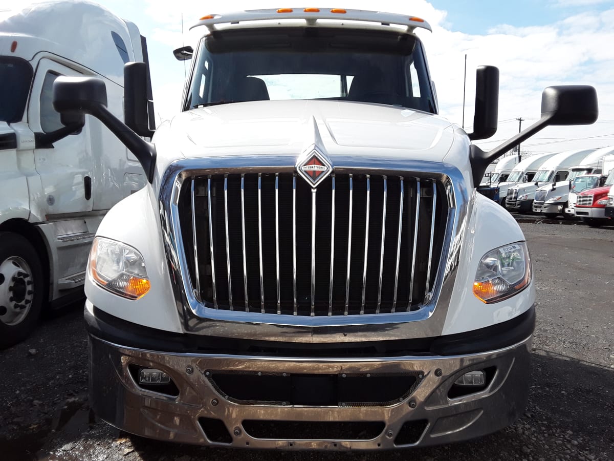 2019 Navistar International LT625 DAYCAB T/A 812124