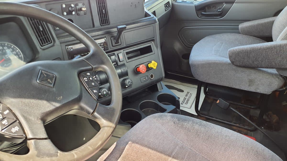 2019 International LT in Bolingbrook, IL — photo 7