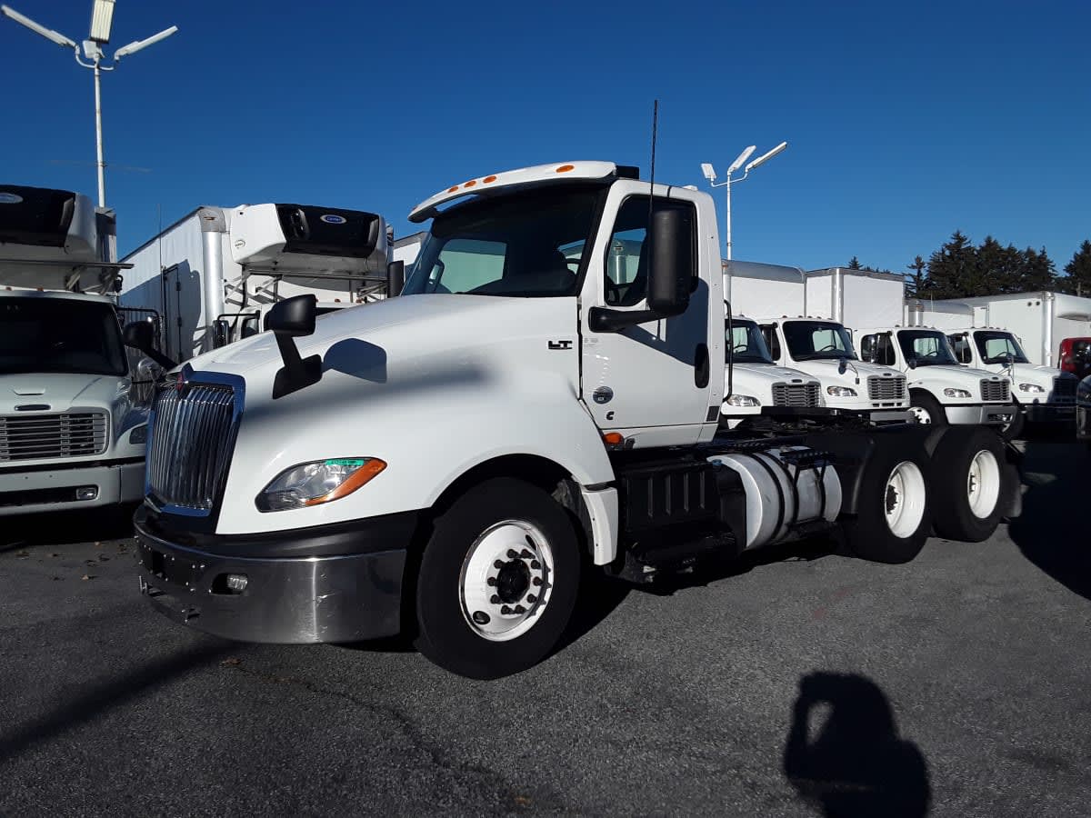 2019 Navistar International LT625 DAYCAB T/A 812148