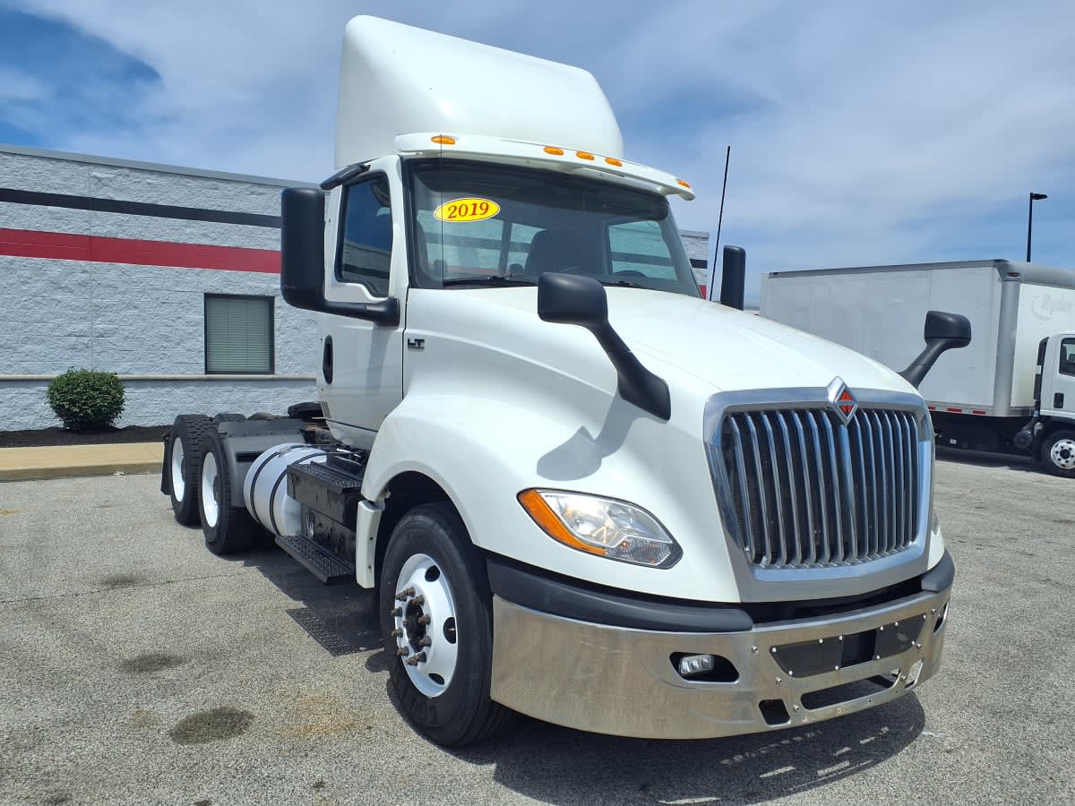 2019 International LT in Cleveland, OH — photo 3