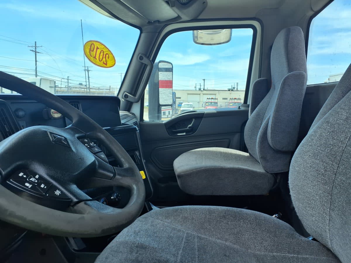 2019 International LT in Cleveland, OH — photo 7