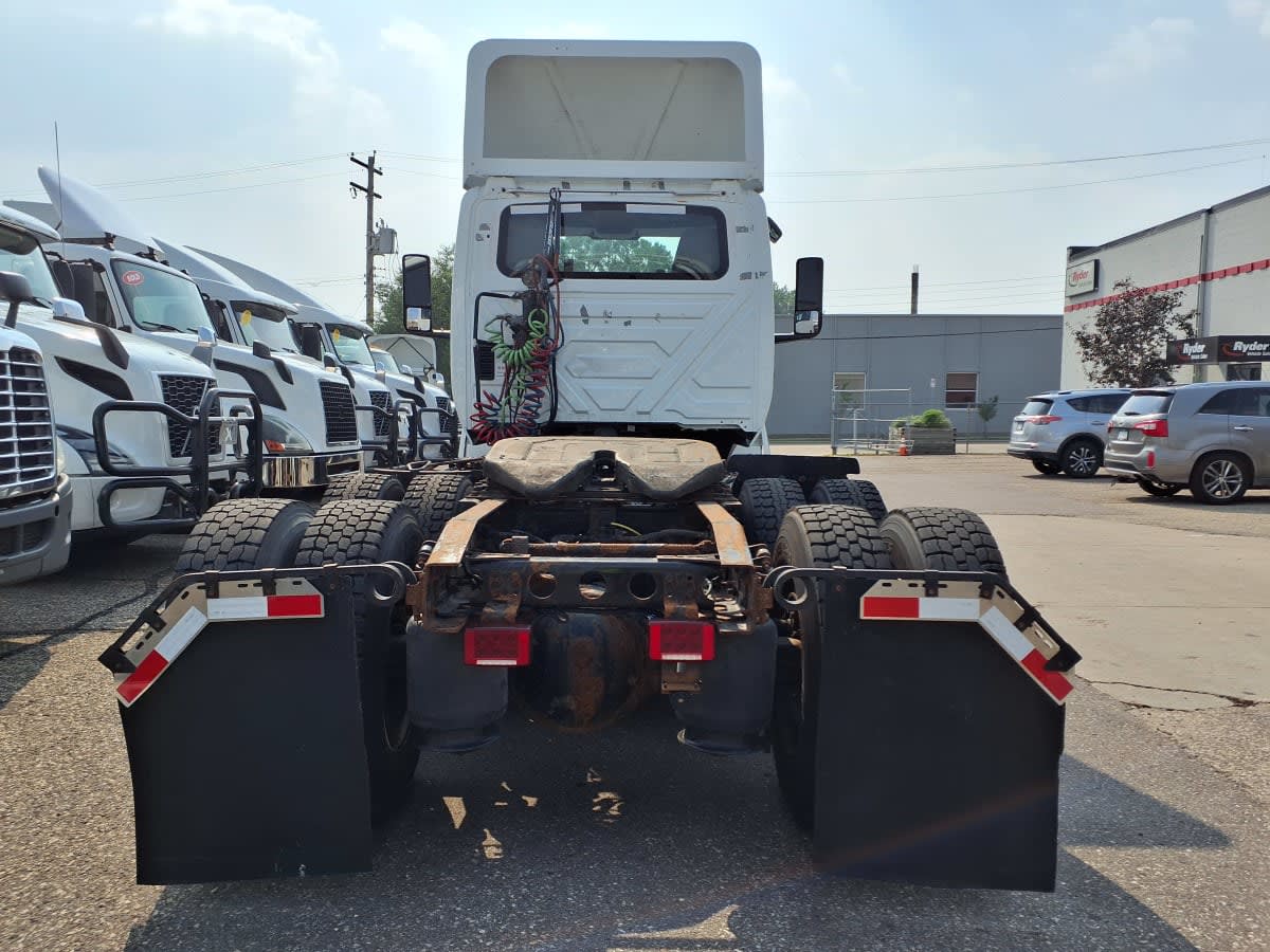 2019 Navistar International LT625 DAYCAB T/A 812157