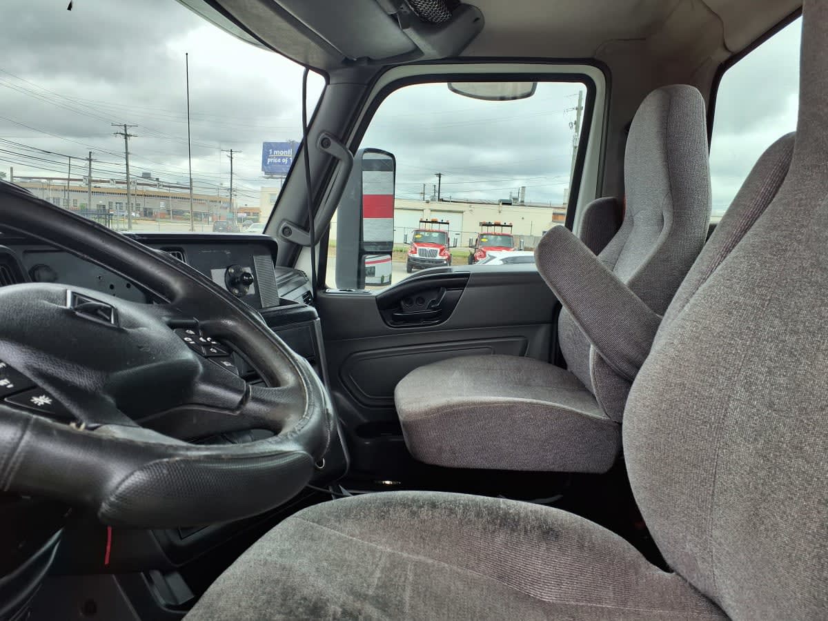 2019 International LT in Cleveland, OH — photo 7