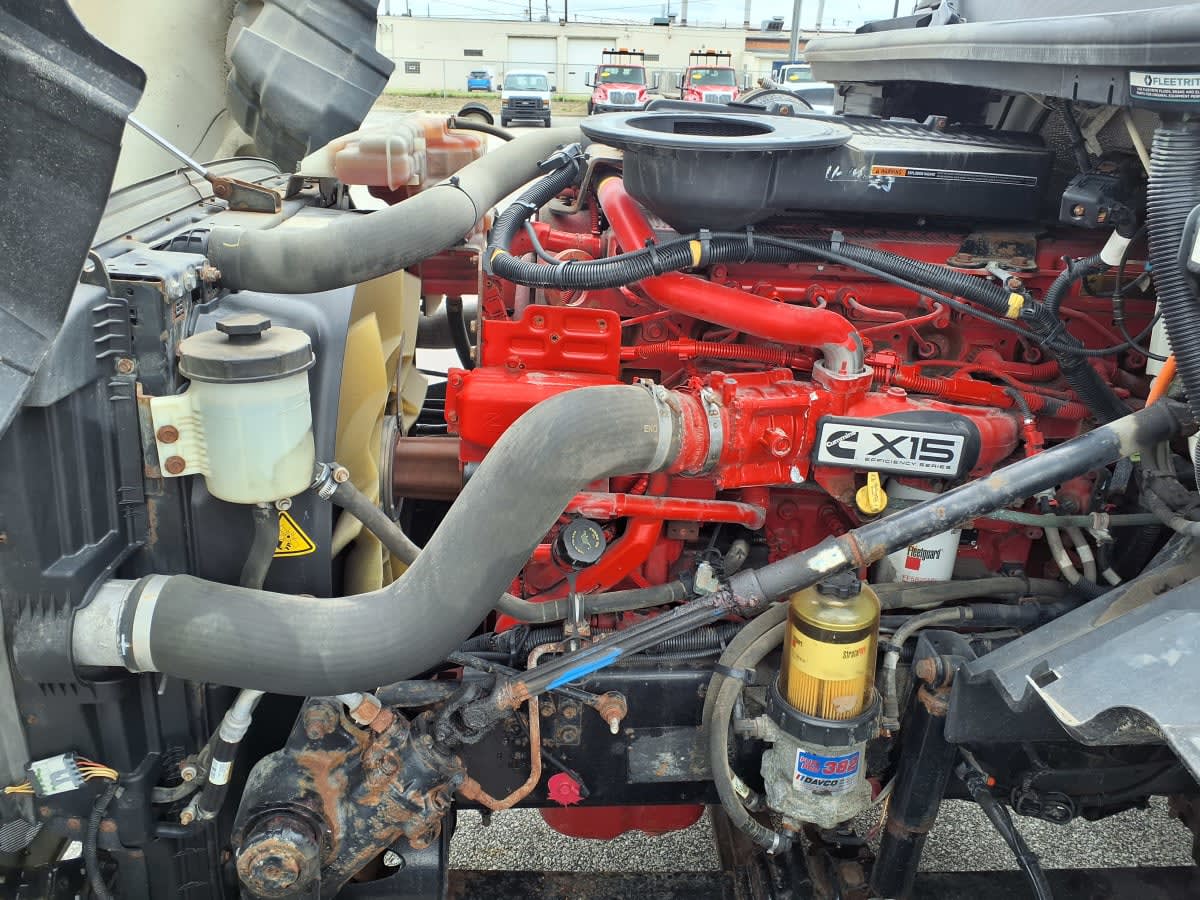 2019 International LT in Cleveland, OH — photo 8