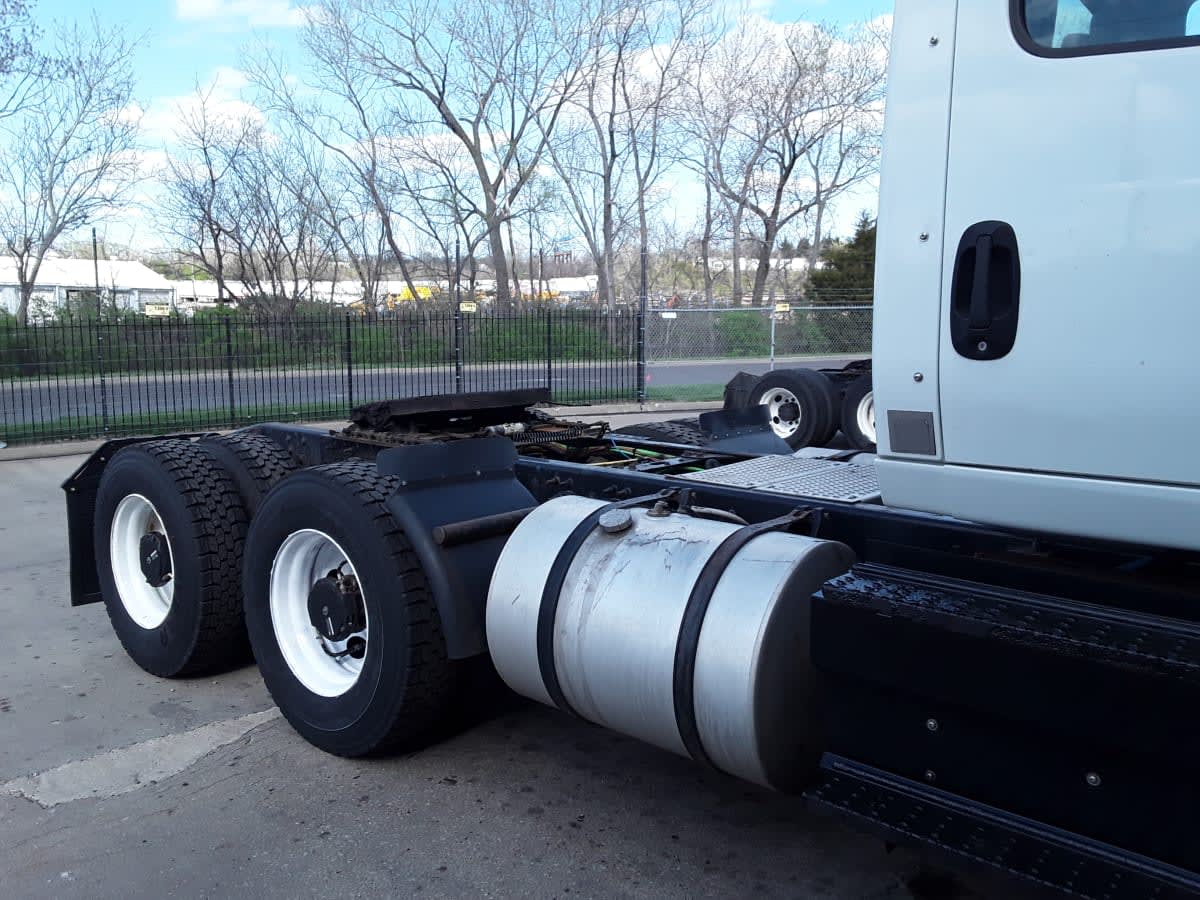 2019 Navistar International LT625 DAYCAB T/A 812165