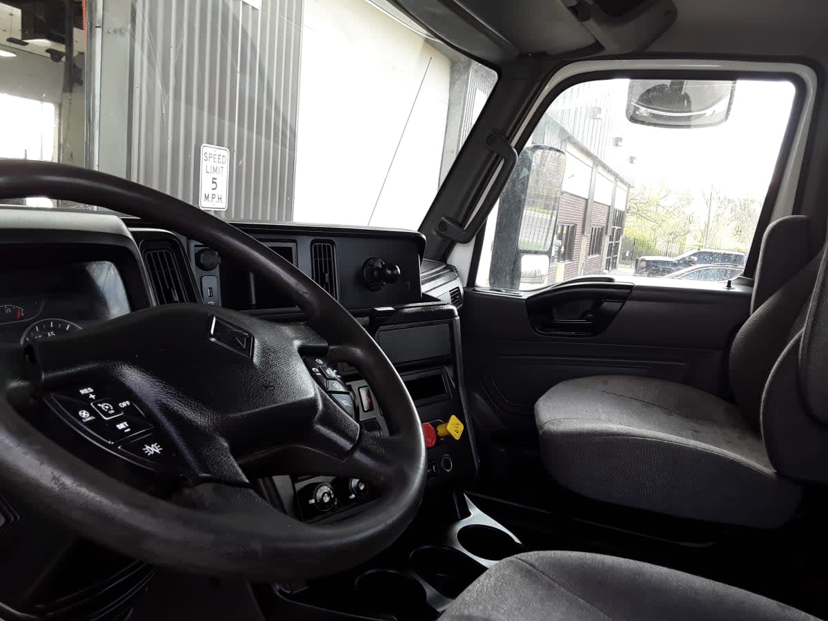 2019 Navistar International LT625 DAYCAB T/A 812165