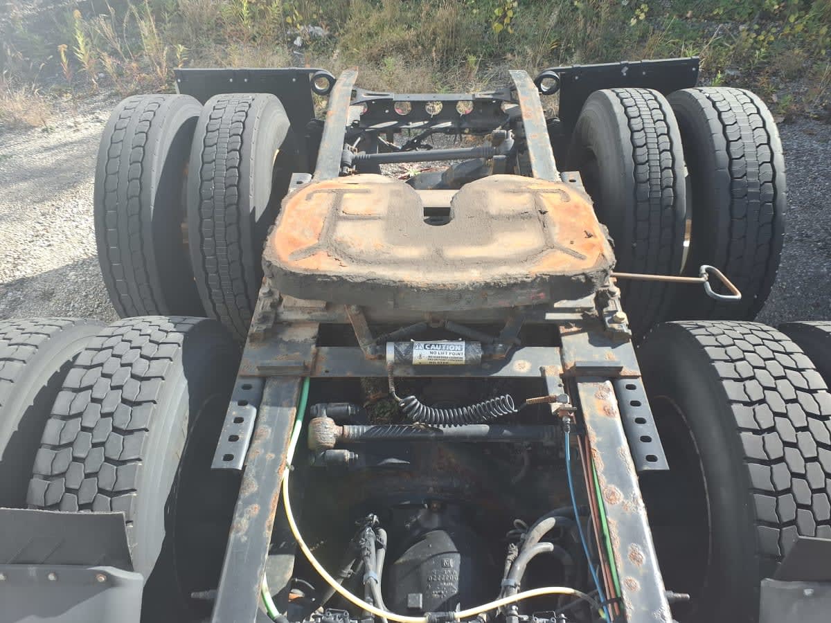 2019 International - image 9