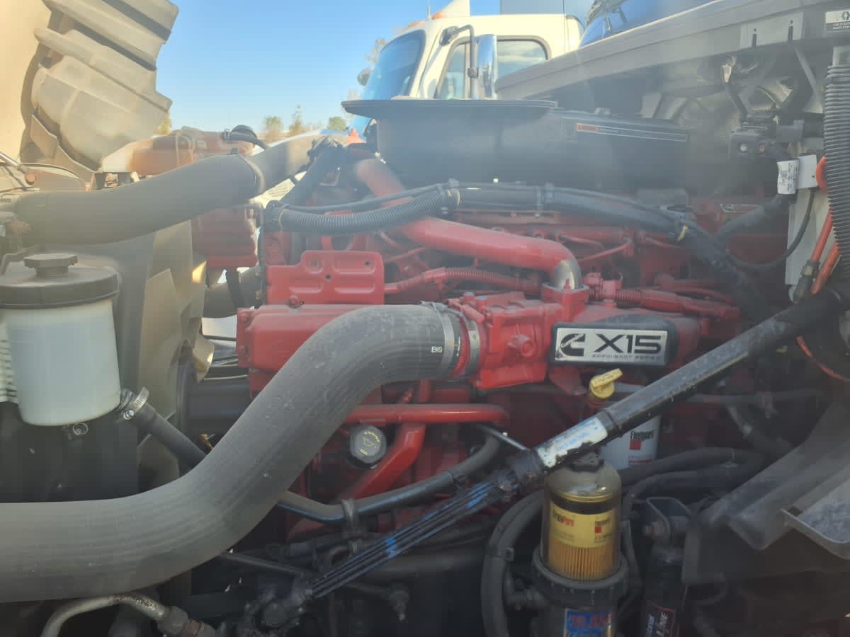 2019 International - image 8