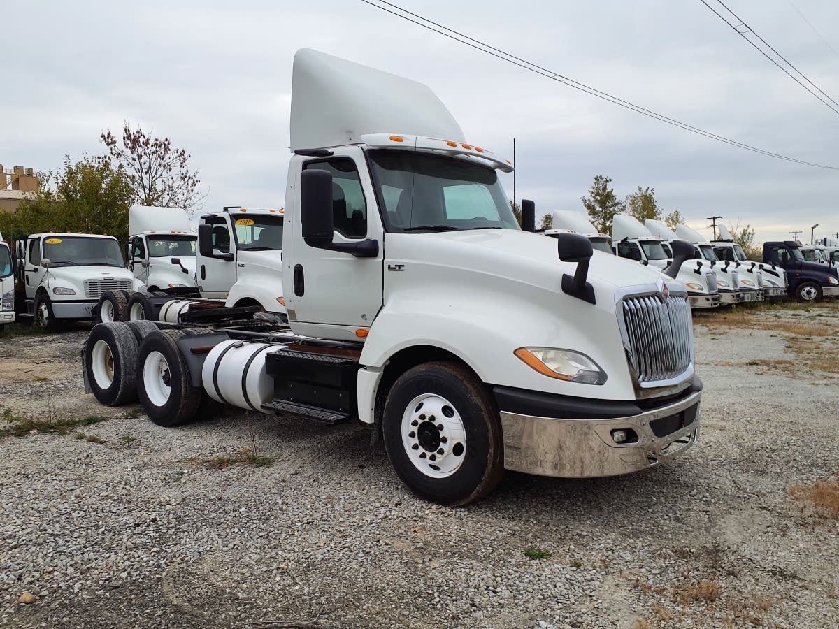 2019 Navistar International LT625 DAYCAB T/A 812193