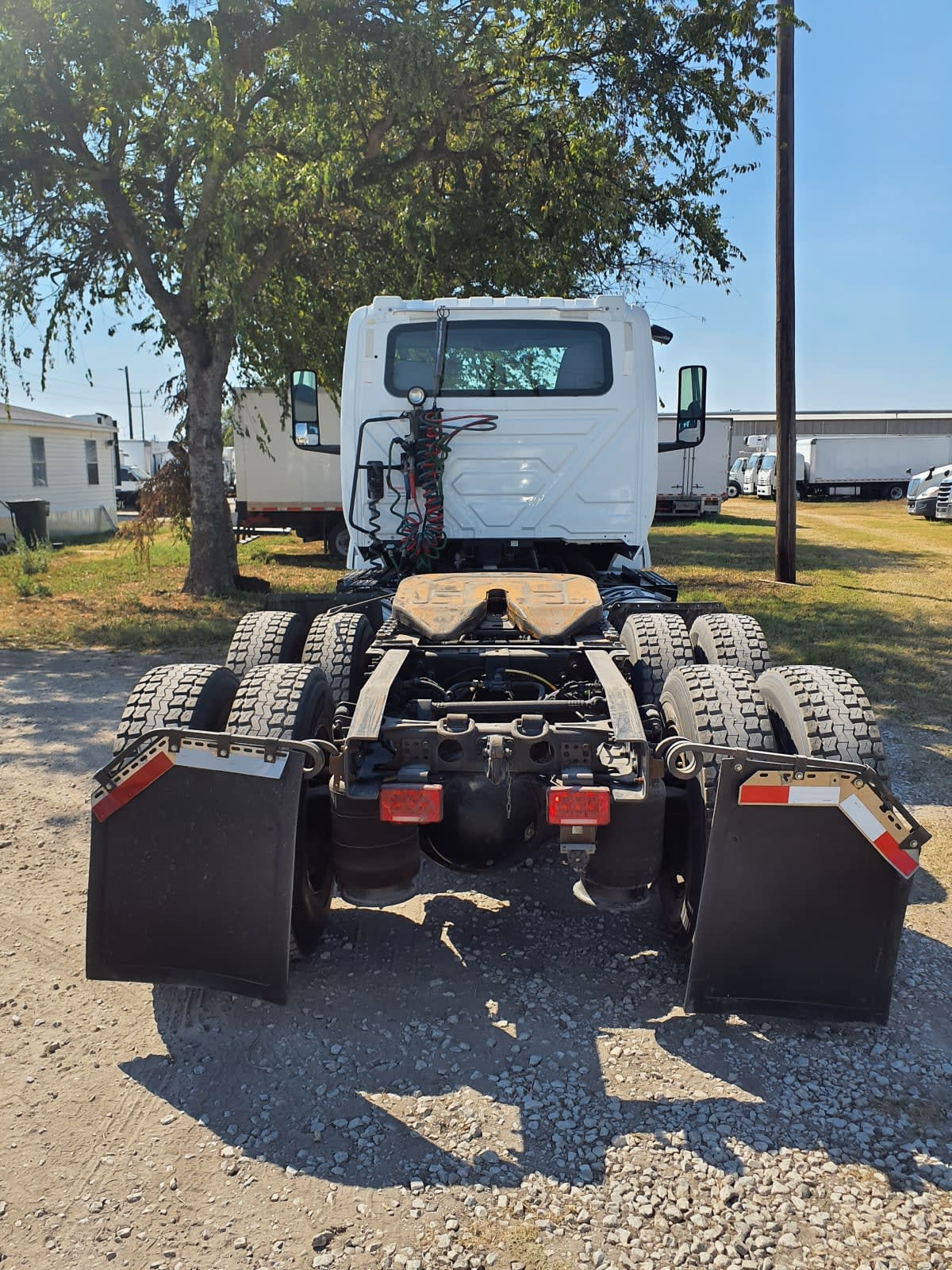2019 Navistar International LT625 DAYCAB T/A 812198
