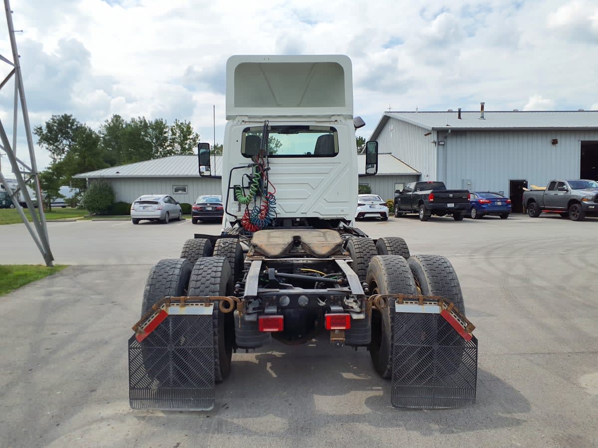 2019 Navistar International LT625 DAYCAB T/A 812201