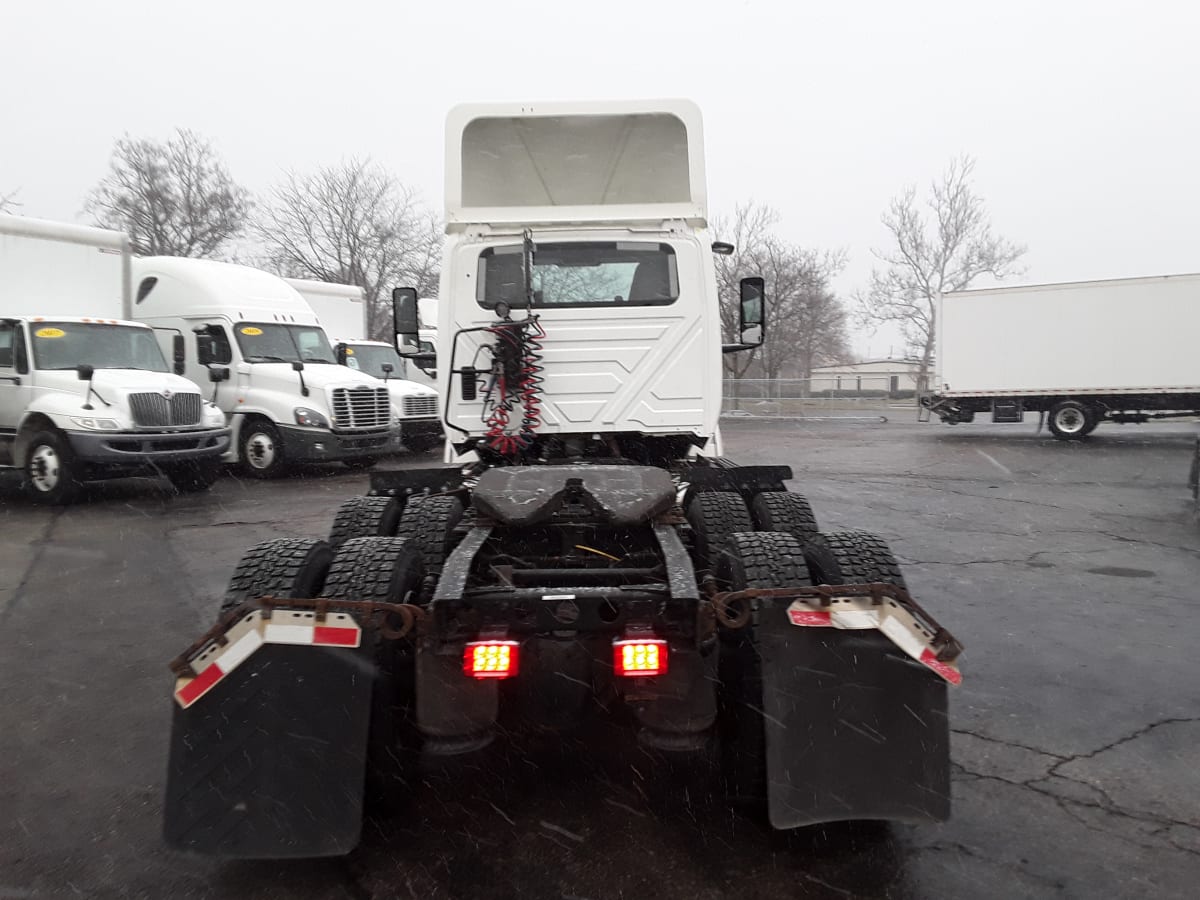 2019 Navistar International LT625 DAYCAB T/A 812202