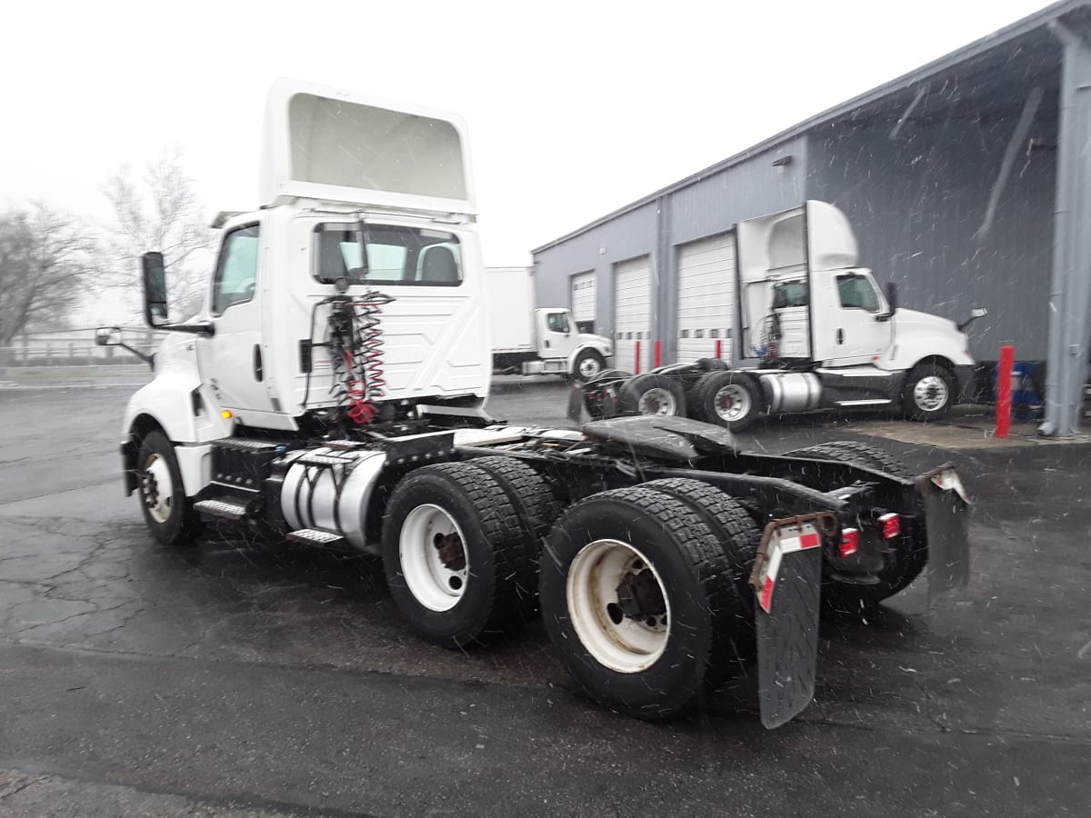 2019 Navistar International LT625 DAYCAB T/A 812202