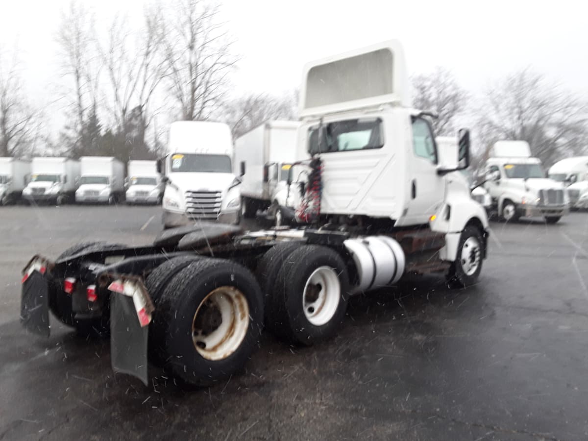 2019 Navistar International LT625 DAYCAB T/A 812202