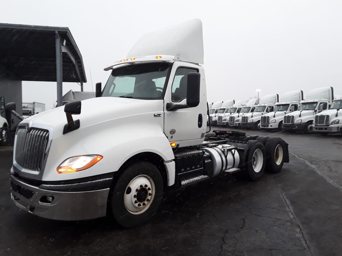 2019 Navistar International LT625 DAYCAB T/A 812202