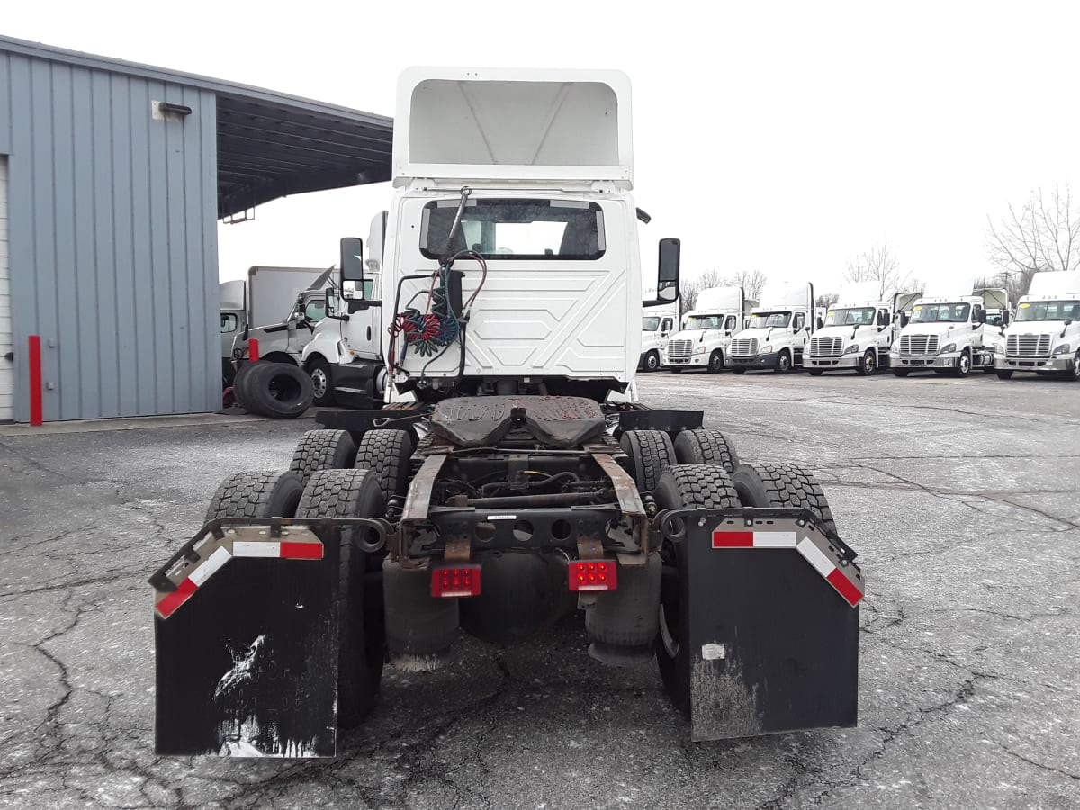 2019 Navistar International LT625 DAYCAB T/A 812215