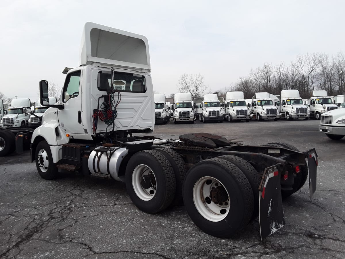 2019 Navistar International LT625 DAYCAB T/A 812215