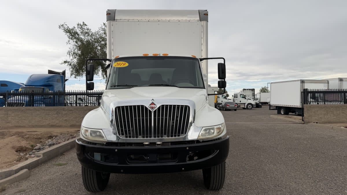 2019 International 4300 in Phoenix, AZ — photo 2