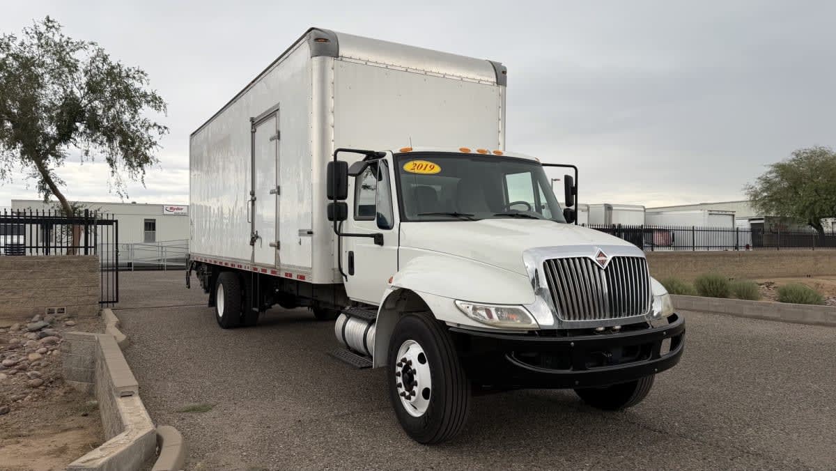 2019 International 4300 in Phoenix, AZ — photo 3