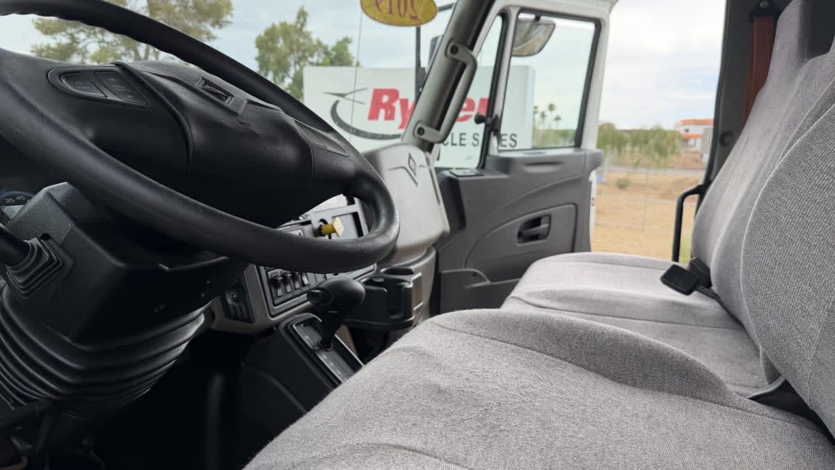 2019 International 4300 in Phoenix, AZ — photo 7