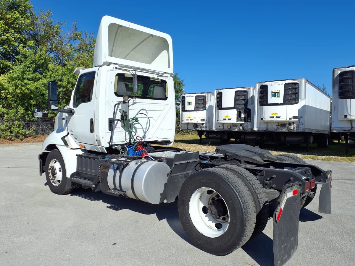 2018 International - image 6