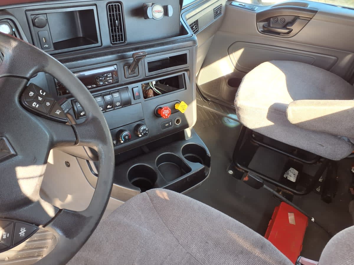 2018 International - image 7