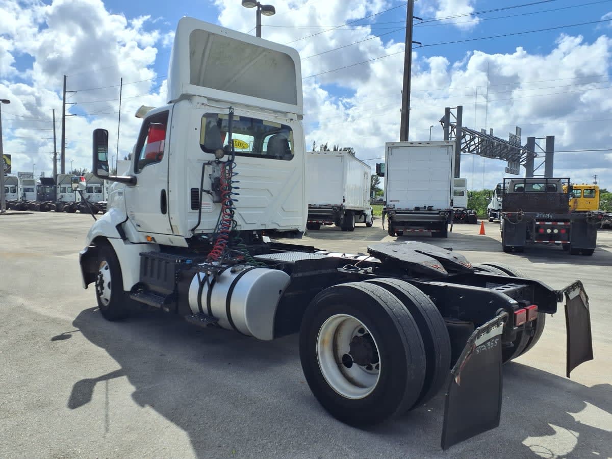 2018 International - image 6