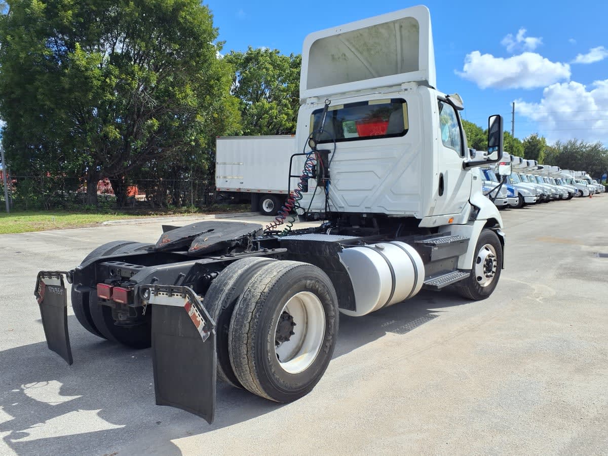 2018 International - image 4