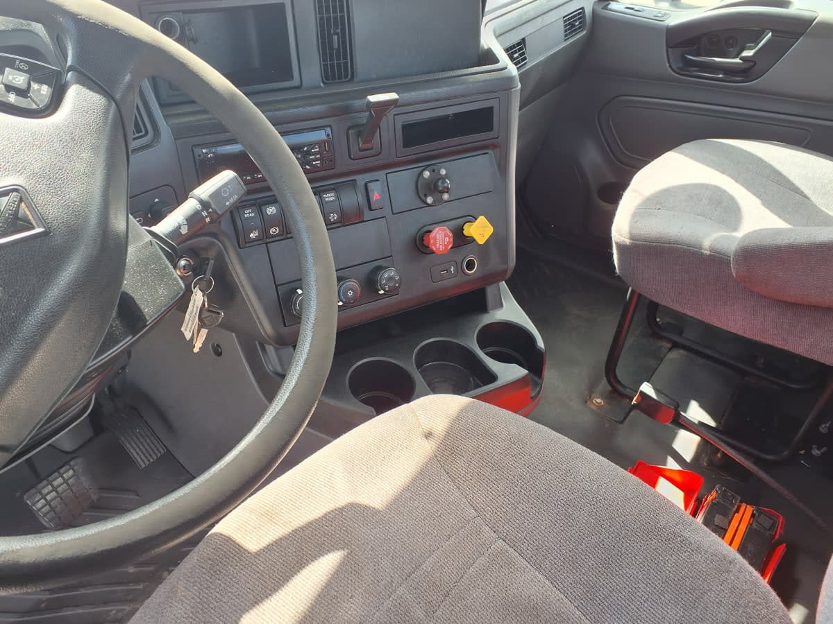 2018 International - image 7