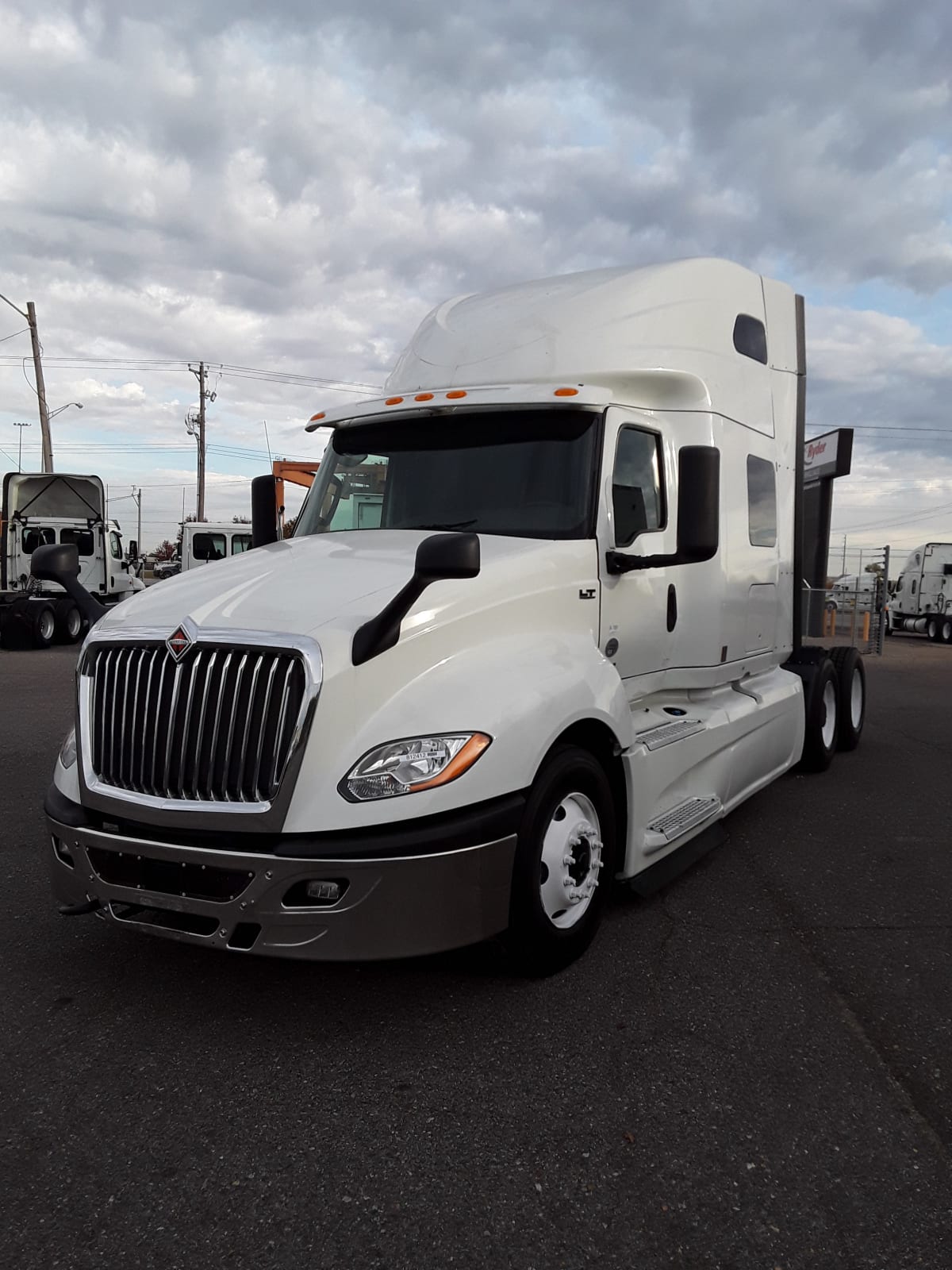 2019 Navistar International LT625 SLPR CAB 812412