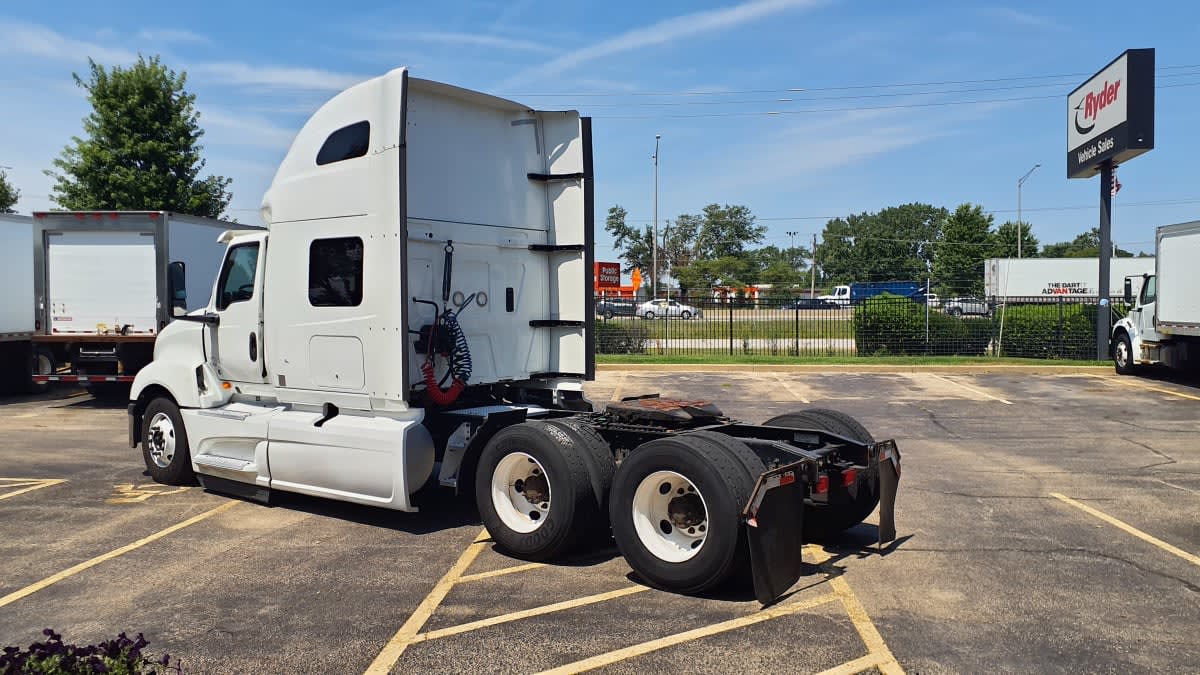 2019 International LT in Bolingbrook, IL — photo 6