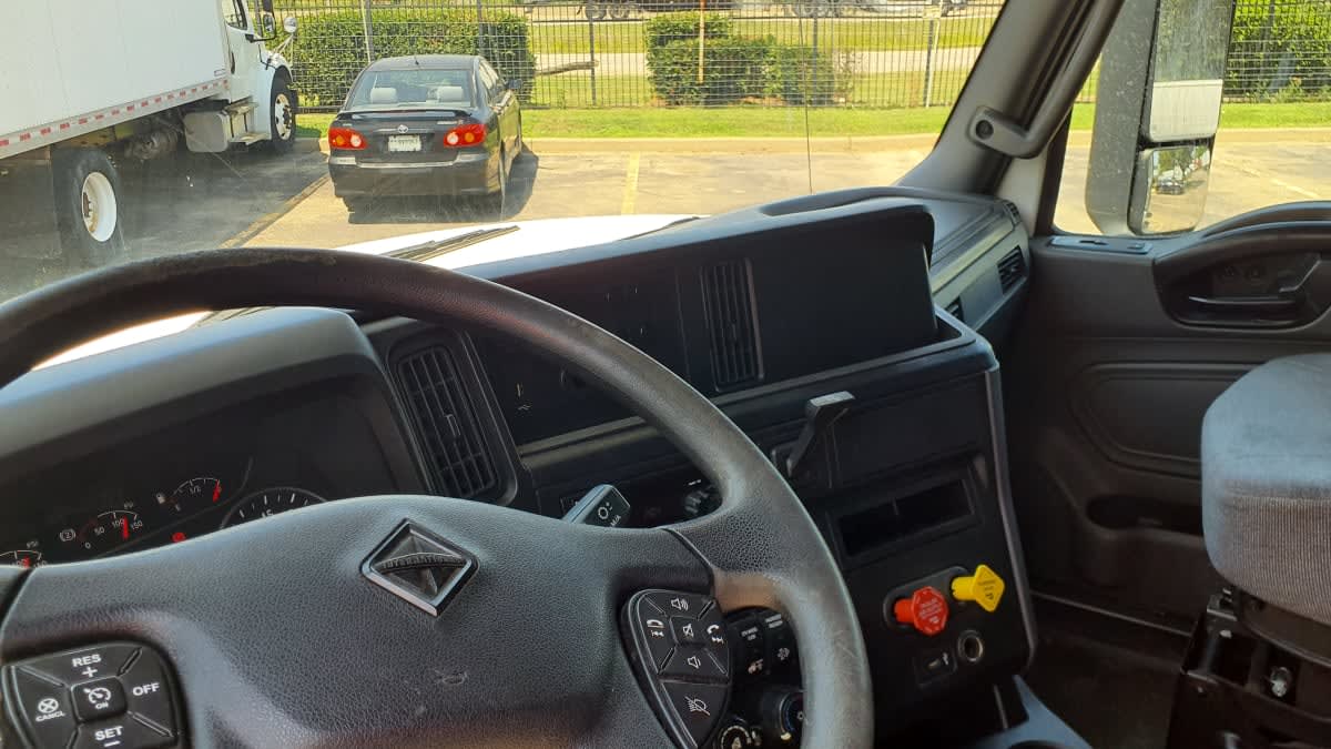 2019 International LT in Bolingbrook, IL — photo 7