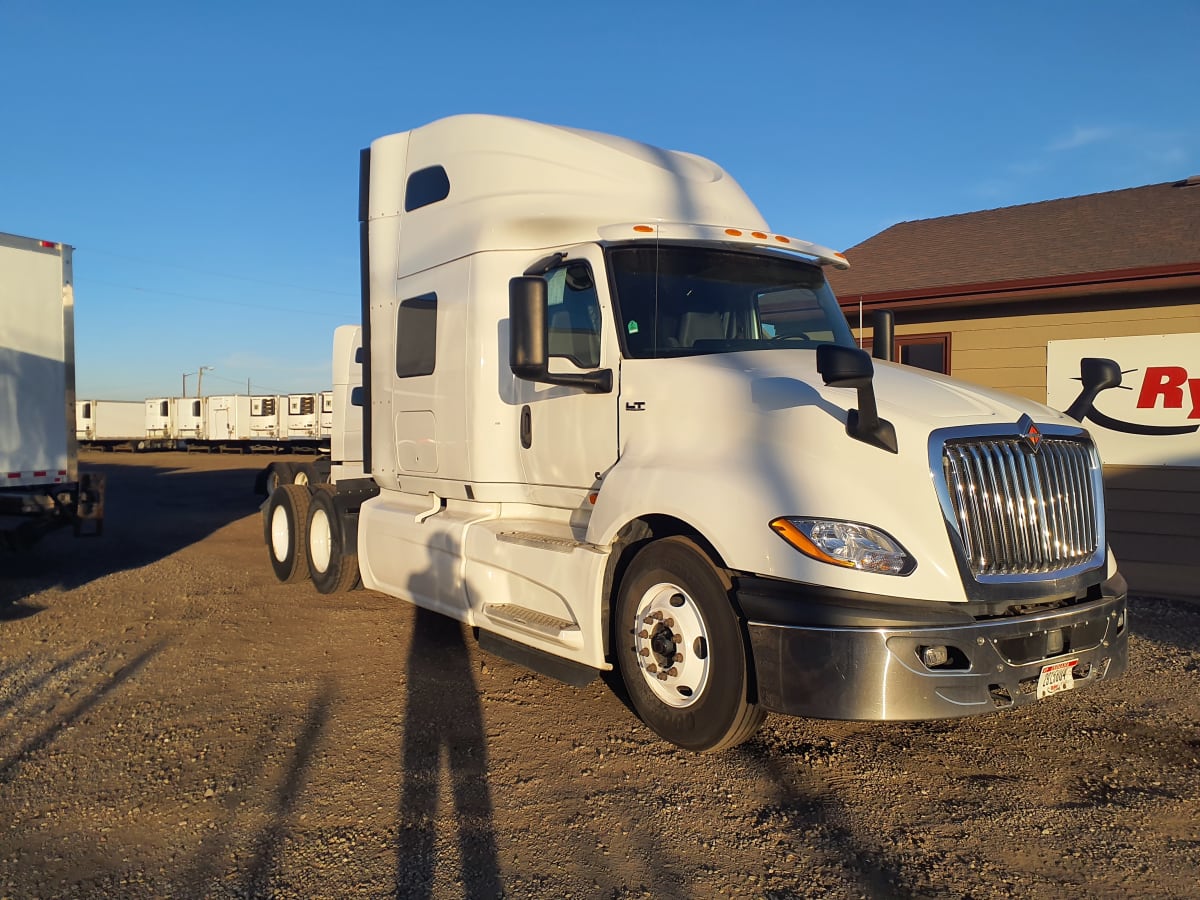 2019 Navistar International LT625 SLPR CAB 812446