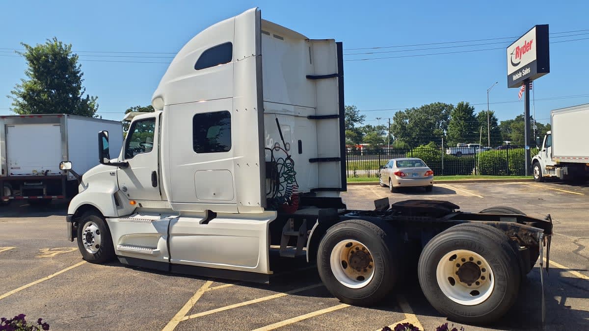 2019 International LT in Bolingbrook, IL — photo 6