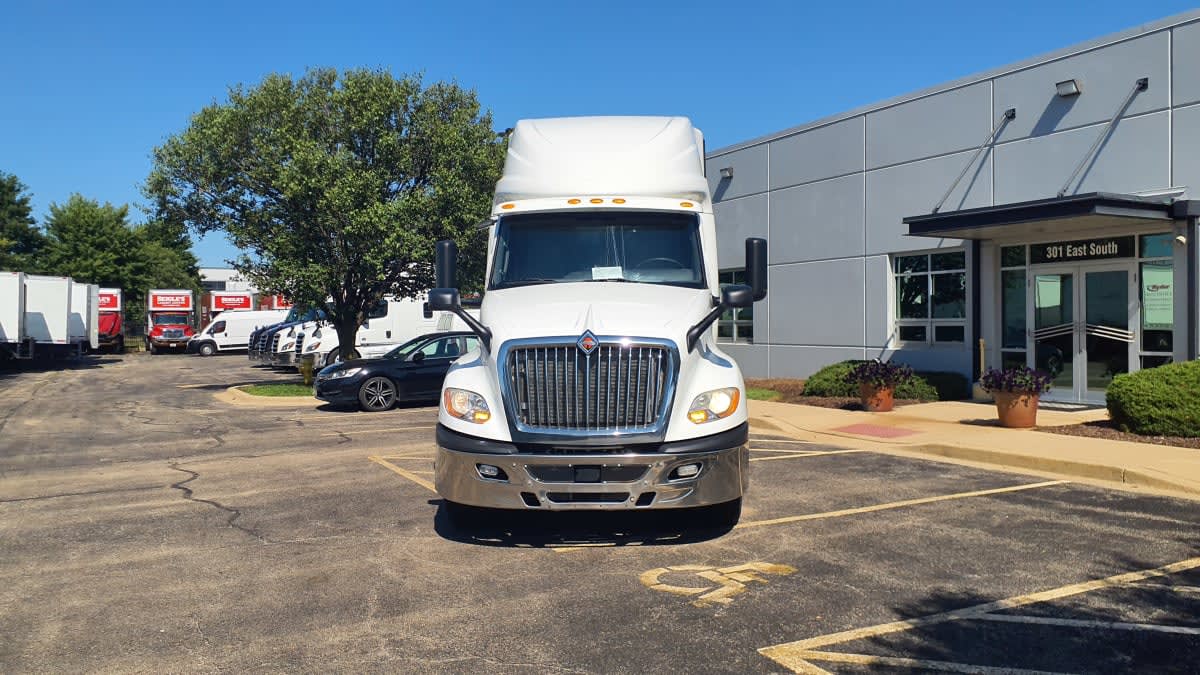 2019 International LT in Bolingbrook, IL — photo 2