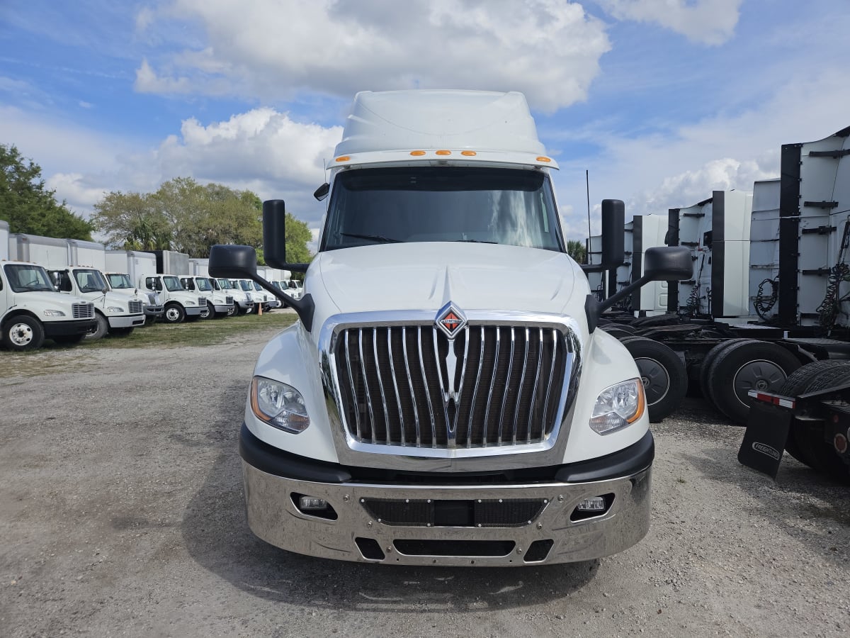 2019 Navistar International LT625 SLPR CAB 812514