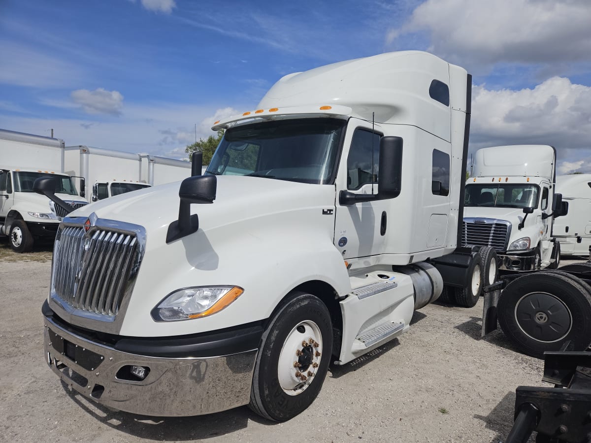 2019 Navistar International LT625 SLPR CAB 812514