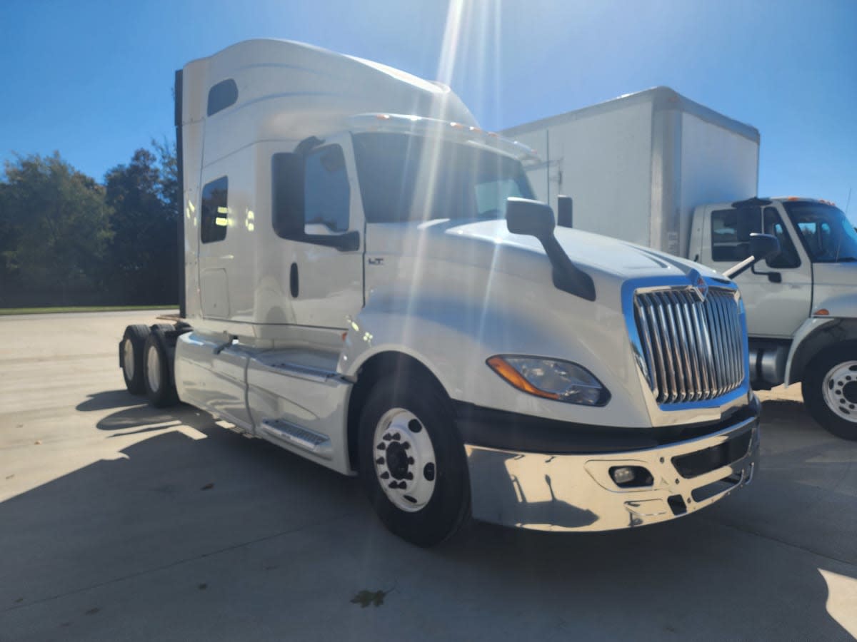 2019 Navistar International LT625 SLPR CAB 812516