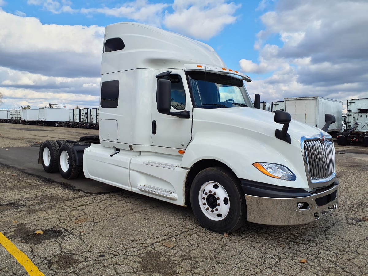 2019 Navistar International LT625 SLPR CAB 812521