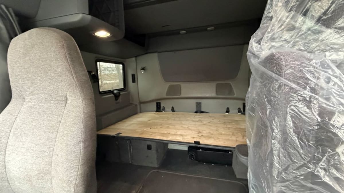 2019 Navistar International LT625 SLPR CAB 812527