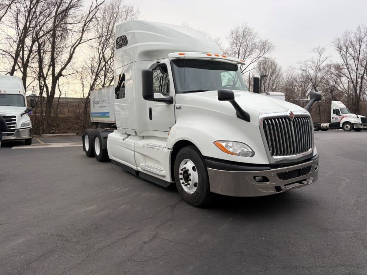 2019 Navistar International LT625 SLPR CAB 812527